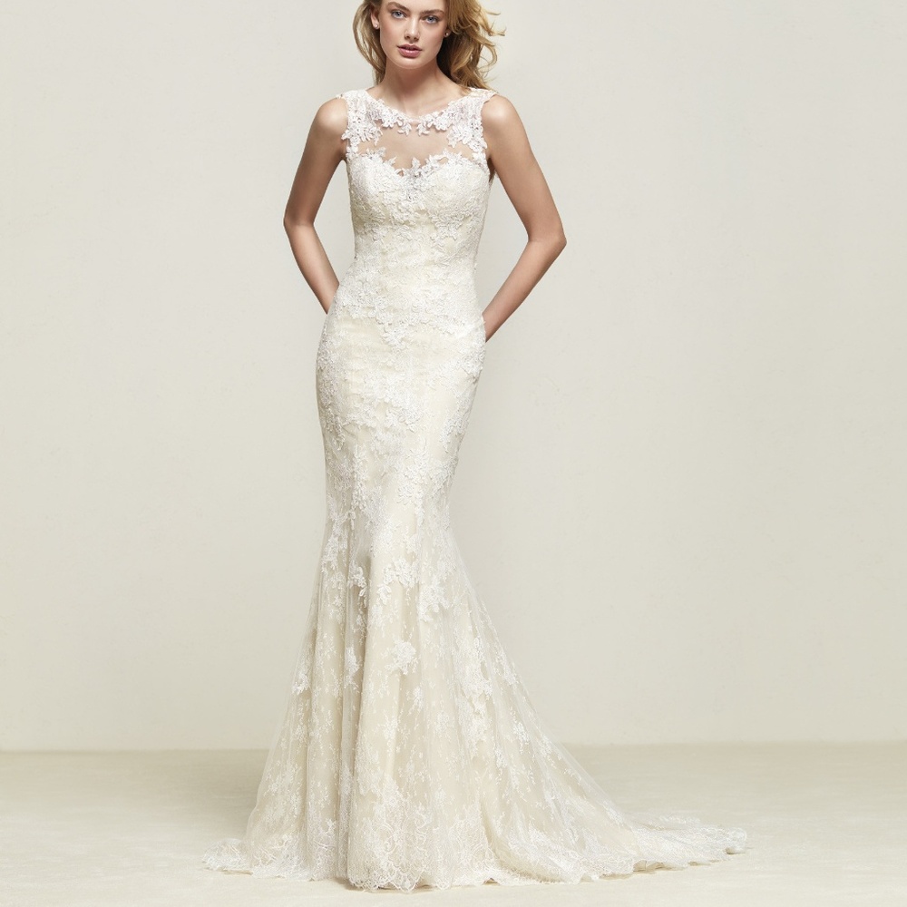 Designer Wedding Dress - Picture 1 of 8